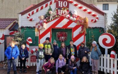 Trećaši na adventskoj čaroliji u centru grada